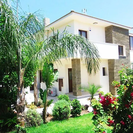 Rentiing A With Private Swimming Pool 74