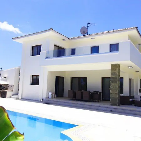 Rentiing A With Private Swimming Pool 74 *