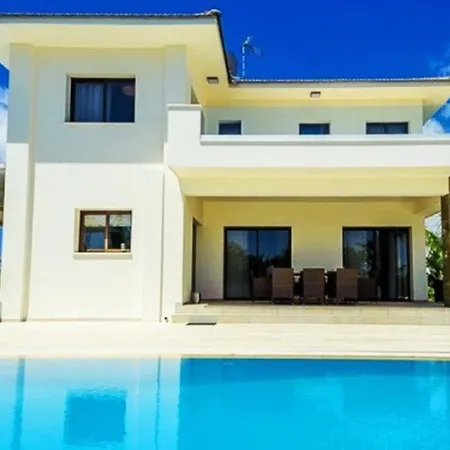 Rentiing A With Private Swimming Pool 74